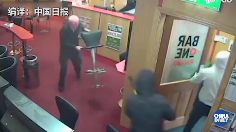 超skr!83岁老大爷以一敌三斗歹徒 一周去四次健身房